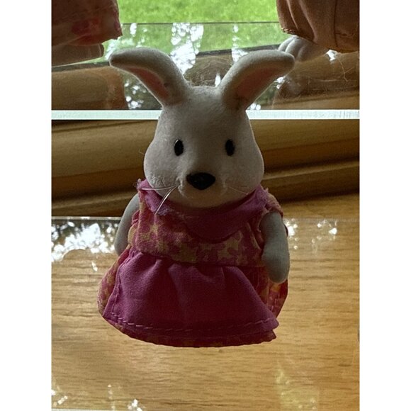 Calico Critters Sylvanian Families Rabbit Family Figures With Accessories - Picture 4 of 8